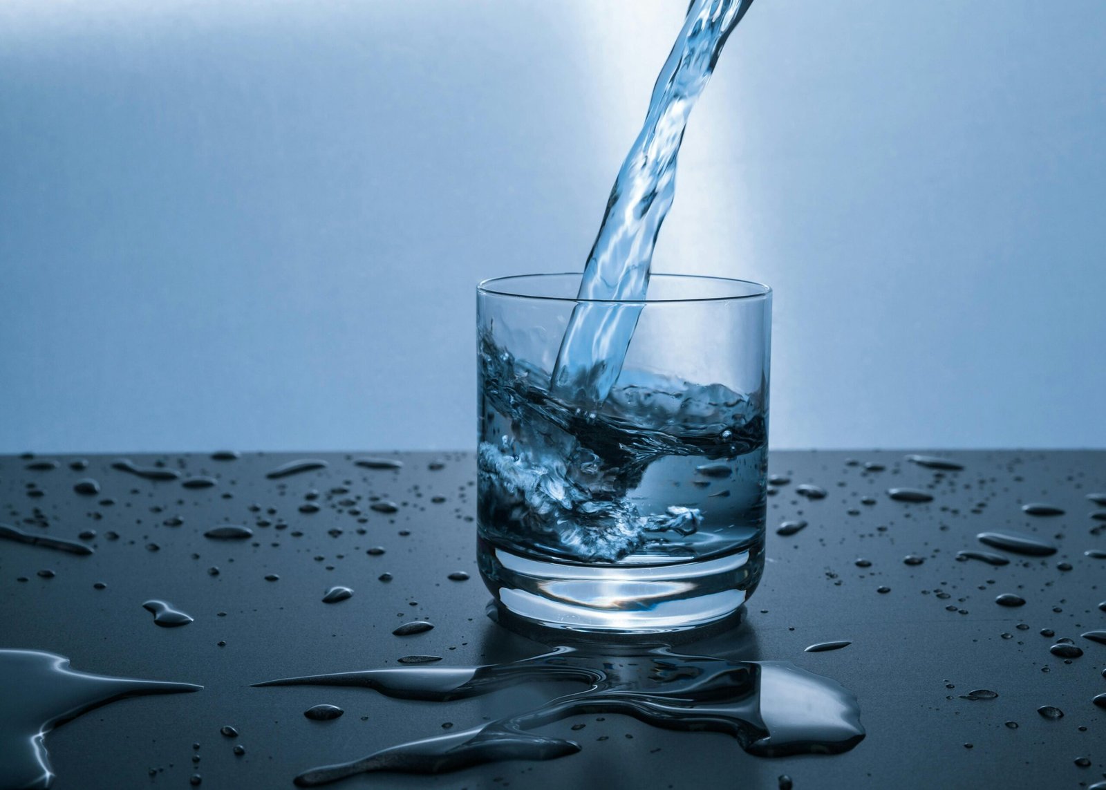 Bere Acqua: L’Importanza dell’Idratazione Quotidiana