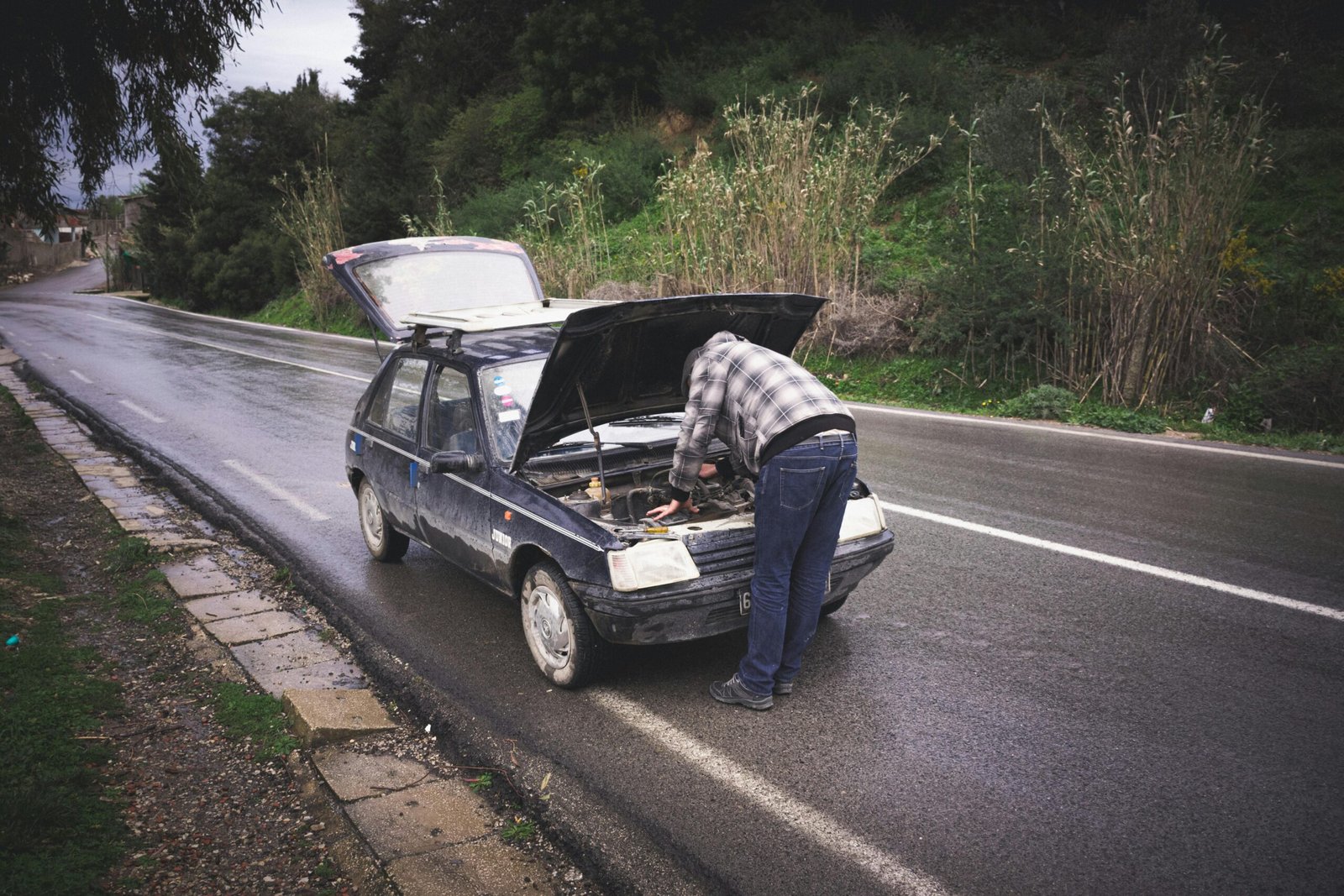 Cosa Fare in Caso di Guasto Stradale